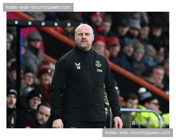 埃弗顿赛前训练开放,戴奇强调防守时的整体移动与协同 埃弗顿赛前训练开放,戴奇强调防守时的整体移动与协同